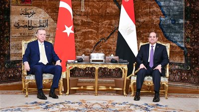 الرئيسان السيسي وأردوغان يعقدان جلسة مباحثات مغلقة وأخرى موسعة بحضور وفدي البلدين