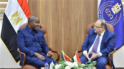 رئيس هيئة الدواء المصرية يبحث مع سفير جنوب أفريقيا سبل التعاون بين البلدين