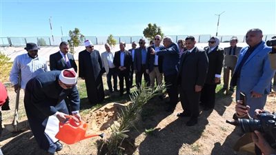 وزير الإسكان ومحافظ الوادى الجديد يتفقدان حديقة 30 يونيو الترفيهية بمدينة الخارجة 