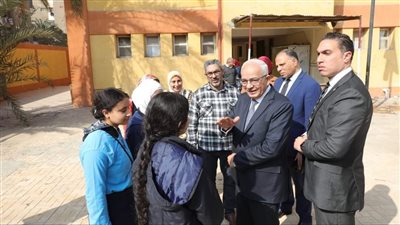 وزير التعليم يتابع انتظام الفصل الدراسى الثانى بمدرسة بالقاهرة