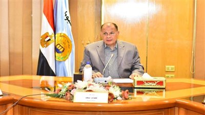 محافظ أسيوط يتلقى تقريرًا بجهود مديرية العمل خلال شهر 