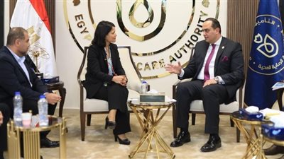 رئيس هيئة الرعاية الصحية يلتقي المدير الإقليمي لشركة جانسن العالمية لبحث سبل التعاون بين الجانبين