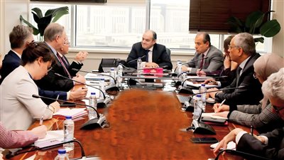 وزير التجارة يستعرض مع مدير الضرائب والجمارك بالمفوضية الأوروبية مستجدات آلية تعديل الحدود الكربونية CBAM 