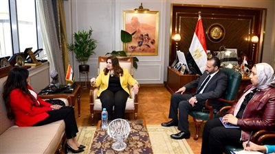 وزيرة الهجرة تلتقي مدير برامج المسئولية المجتمعية في 