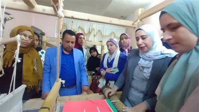 تدريب 30 شاب وشابة من أبناء الشرقية على تطوير صناعتي الفخار والكليم اليدوي