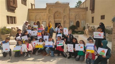بزيارة مجمع الأديان.. أتوبيس الفن الجميل يواصل جولاته التثقيفية للأطفال