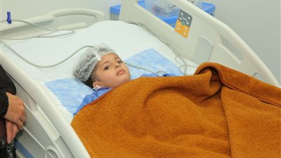 محافظ كفرالشيخ يزور طفلة غزة 