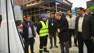 محافظ الغربية يتابع مشروعات الرصف والتطوير بطنطا في جولته المسائية