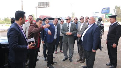 محافظ كفرالشيخ يقود حملة لإزالة الإشغالات ويتابع مستوي المرافق والخدمات بشوارع المحافظة … ويلتقي عدد من المواطنين للإستماع إلي مشاكلهم