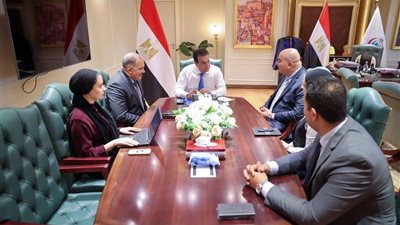 الصحة يبحث إطلاق برنامجا لرفع وعي العاملين في الوزارة بتأمين وحماية البيانات