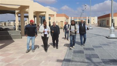 رئيس جهاز مدينة العاشر من رمضان يتفقد مشروعات الصرف الصحي والخدمات بالمدينة