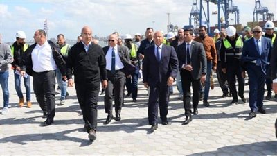 وزير النقل يتابع معدلات تنفيذ  المشروعات التنموية والخدمية  الجاري تنفيذها بميناء الدخيلة