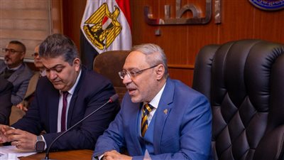 رئيس«جامعة طنطا» يترأس اجتماع مجلس كلية الطب ويفتتح أعمال تطوير المدخل الرئيسي
