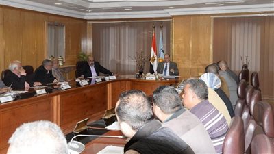 محافظ أسيوط يعقد اجتماعًا لتوحيد الجهود وفتح المزيد من معارض أهلًا رمضان