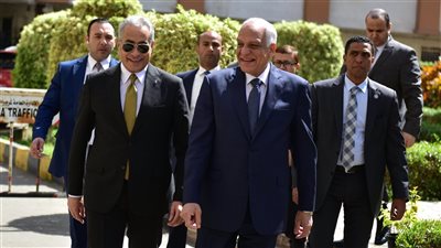 وزير العمل يلتقى محافظ الجيزة في بداية جولة ميدانية تشمل مواقع الانتاج