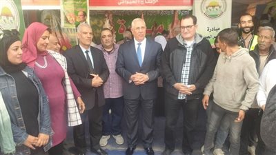 إقبال كبير من المواطنين على معرض خير مزارعنا لأهالينا خلال ثاني أيام شهر رمضان