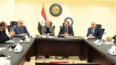 وزير البترول يبحث مع 5 وزراء آليات التعاون لإنتاج وقود الطيران المستدام