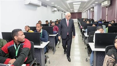 وزير التعليم يتفقد امتحانات المتقدمين لمسابقة شغل أكثر من 11 ألف وظيفة معلم مساعد