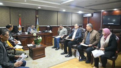 محافظ الغربية يناقش الموقف التنفيذي لمشروعات المحله و كفر الزيات وقطور والسنطه 