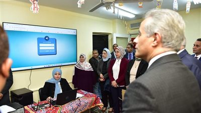 وزير العمل ومحافظ الجيزة يطلقان البث التجريبي للمنصة الإلكترونية للعمالة غير المنتظمة