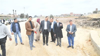 محافظ الغربية يتابع مشروعات الرصف والتطوير بزفتى وطنطا 
