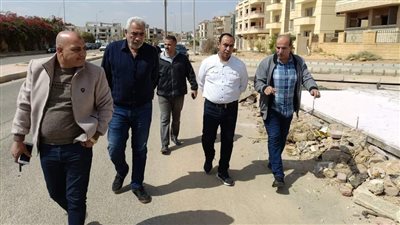 رئيس جهاز الشروق يتفقد مشروع رفع كفاءة الطرق وتنسيق الموقع بحى النادى بالمدينة
