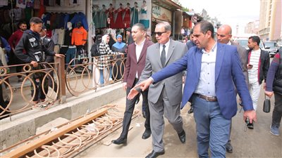 محافظ كفر الشيخ يقود حملة لإزالة الإشغالات بعدد من شوارع عاصمة المحافظة.