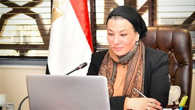 وزيرة البيئة : تكثيف الجهود فى التعامل مع القوارب البحرية فى ظل الاحداث الجارية  