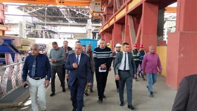 وزير قطاع الأعمال العام يتابع معدلات الإنتاج والتشغيل بـ