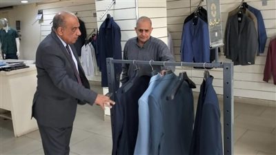 وزير قطاع الأعمال في زيارة مفاجئة لأحد فروع 