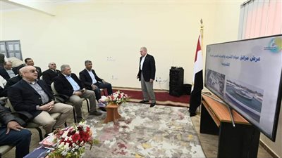 وزير الإسكان يستعرض موقف خدمات مياه الشرب والصرف الصحى بالقليوبية
