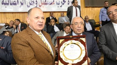 محافظ أسيوط وأمين حزب مستقبل وطن يشهدان ختام الدورة الرمضانية لكرة القدم
