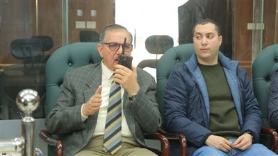 محافظ كفر الشيخ يتابع جهود الوحدات المحلية في الرقابة على مواقف سيارات الأجرة ومحطات الوقود