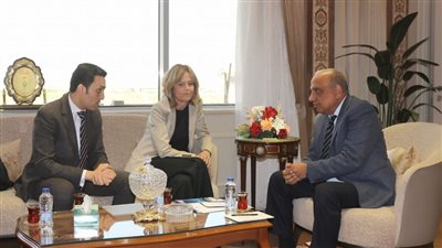 وزير قطاع الأعمال العام يبحث سبل التعاون في مجال الطاقة الجديدة والمتجددة