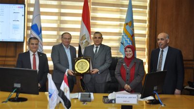 رئيس جامعة كفر الشيخ يُكرم الكليات الفائزة بمسابقة افضل كلية صديقة للبيئة والاستدامة بالجامعة