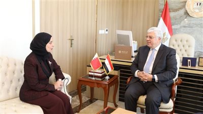 وزير التعليم العالي يبحث مع سفيرة البحرين سبل التعاون المشترك