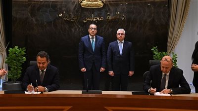 رئيس الوزراء يشهد توقيع اتفاقية إطارية لإقامة مصنع 