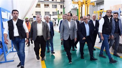 رئيس الوزراء يزور مصنع 