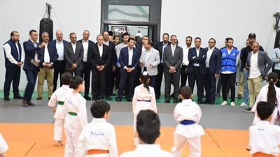 وزير الرياضة يفتتح حمام السباحة الأولمبي في نادى سيتي كلوب ببنها
