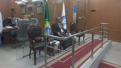 محافظ الإسماعيلية يتابع حادث سقوط جسر عزبة الكوبانية بقرية عين غصين