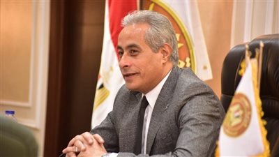 وزير العمل يقرر رفع الحد الأدنى لأجور الصحفيين والإداريين بمجلة الوزارة لـ6000 جنيه 