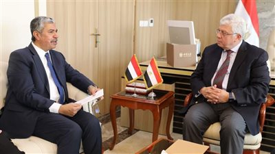 وزير التعليم العالي يُناقش مع السفير اليمني سُبل تعزيز التعاون المشترك