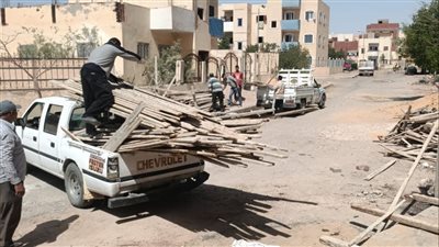 حملات لإزالة مخالفات بناء وإشغالات بعدة مناطق بمدينة بدر