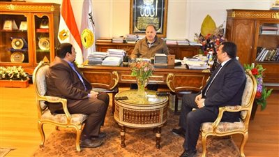 محافظ أسيوط يتابع جهود ترشيد استهلاك الكهرباء وخطط تخفيف الأحمال المؤقتة