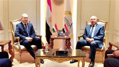وزير النقل يبحث مع السفير المجري آخر المستجدات الخاصة  بتصنيع وتوريد 1350 عربة قطار