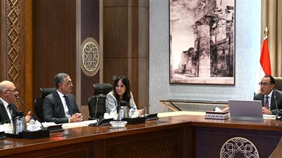 رئيس الوزراء: دعم كامل لتوسعات المُجمع الصناعى لشركة 