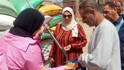 رئيس مدينة السنطة تتابع أعمال توريد القمح والنظافة وتستجيب لشكوى مواطن| صور