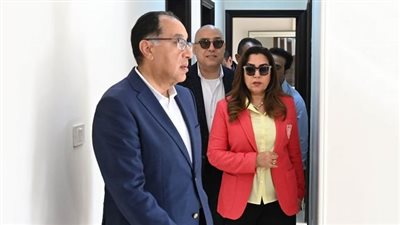 رئيس الوزراء يتفقد مشروع إسكان 