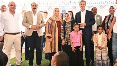وزيرة التضامن ومحافظ أسوان يعقدان حوارا مجتمعيا حول قضايا برنامج وعي للتنمية المجتمعية