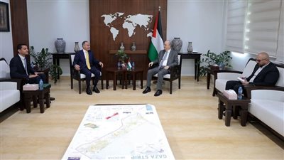 سفير مصر في رام الله يلتقي رئيس الوزراء وزير الخارجية الفلسطيني